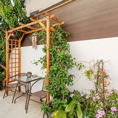 Cozy And Traditional - Ec *